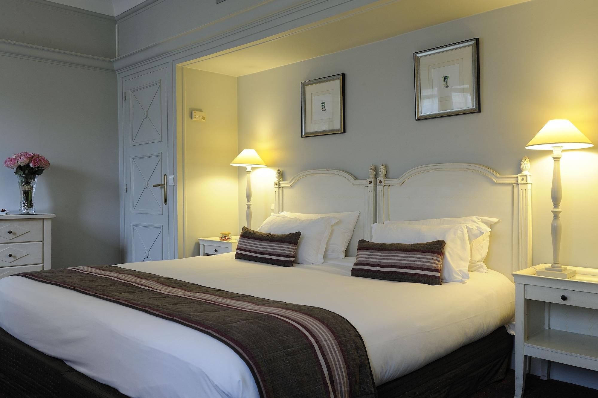 Royal Hotel Paris Champs Elysees Exterior foto