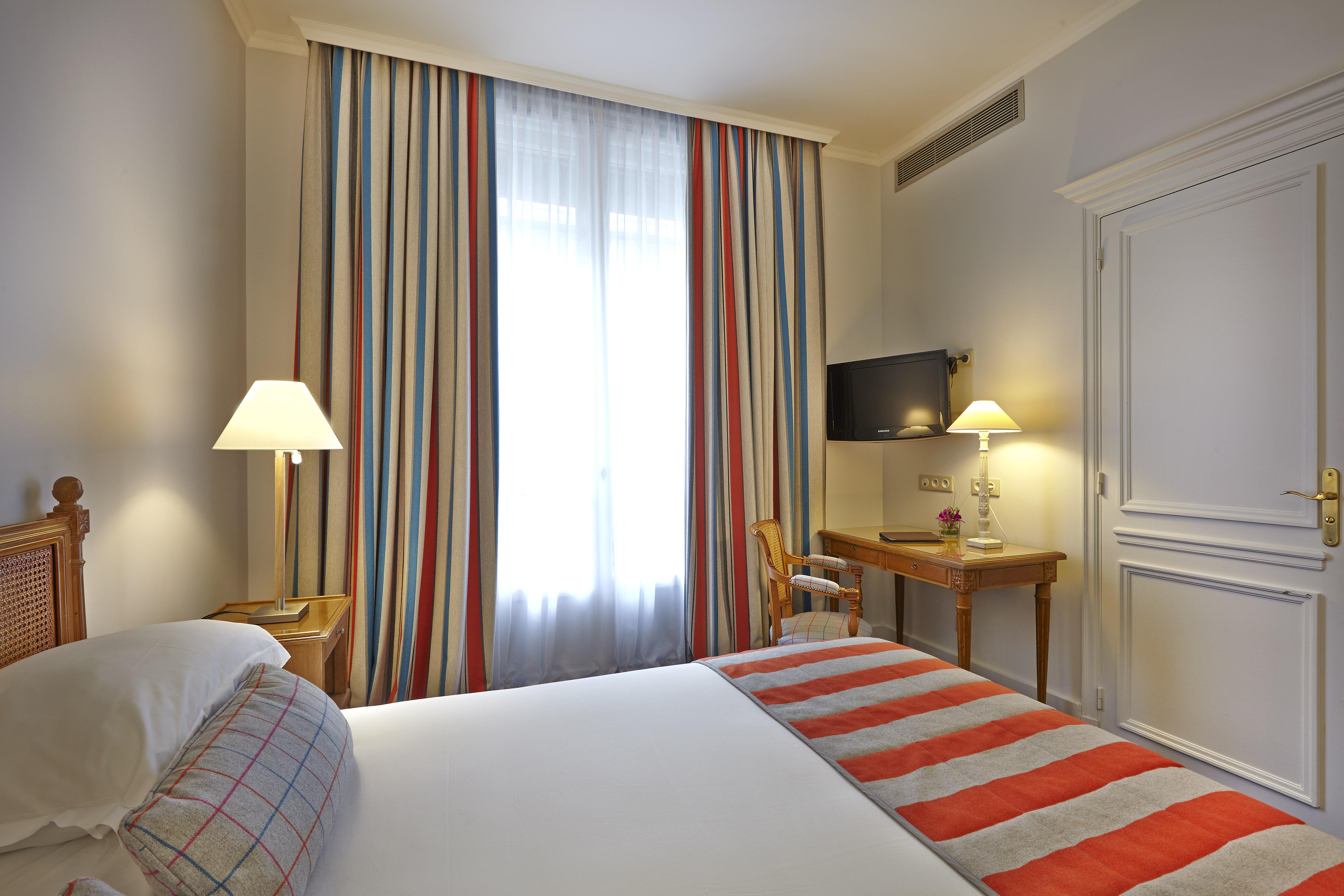 Royal Hotel Paris Champs Elysees Exterior foto