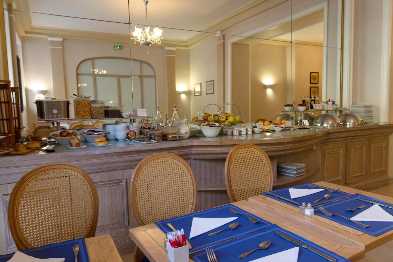Royal Hotel Paris Champs Elysees Exterior foto